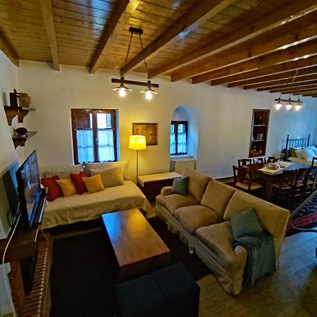 Kristi'S Homes - "Traditional Home" In ディミツァナ エクステリア 写真